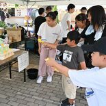 足利・フラワーパークの夜祭り　あしもり隊が会場盛り上げ　水鉄砲射的など…