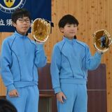 茂木でも大谷グラブお披露目　「野球やってみたい」　早速校庭で感触を確認