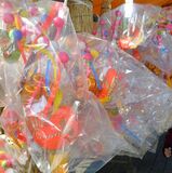 足利の徳正寺で恒例のまゆ玉市　商売繁盛など願う