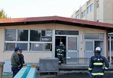 小学校で火災、6人搬送