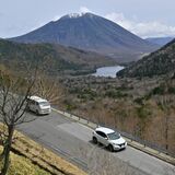 日光・金精道路が４カ月ぶりに開通　春の観光シーズンへ　一番乗りの車は前日から待機