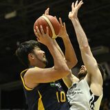 ブレックス　堅守見せつけ８連勝　島根に72－58