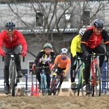 14、15日に宇都宮で「全日本選手権シクロクロス」　自転車オフロードレース　選手が前日練習に汗
