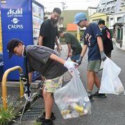「こんな宇都宮見せたくない」　オリオン通りでごみ拾い続ける有志　「ボランティアが拾…