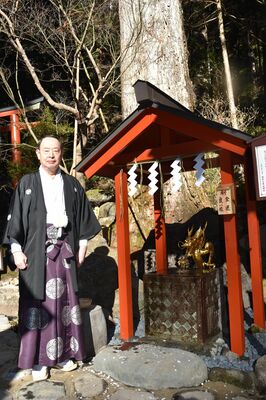 リニューアルした日光銭洗所と斎藤権宮司