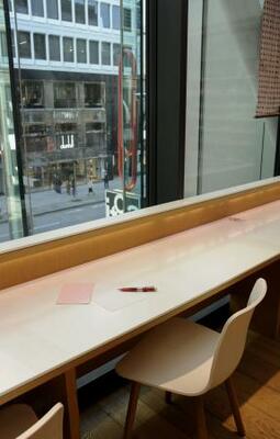 伊東屋の一角「ライト&ポスト」=東京都中央区