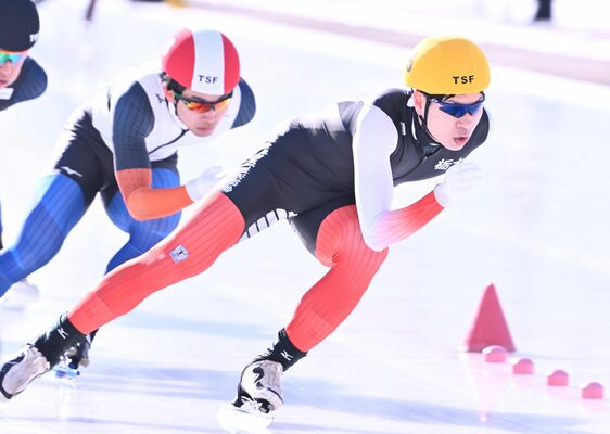 上位進出に期待がかかるスピード成年男子の小川（県スポーツ協会）＝昨年の苫小牧大会より