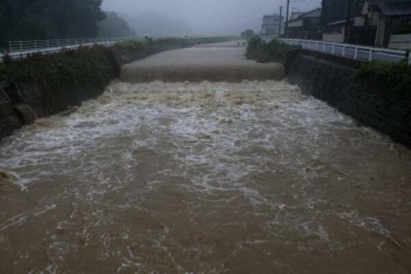 　男女２人が流されたと通報のあった福岡県福津市の西郷川＝１１日