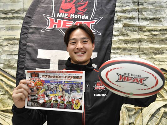 パブリックビューイングをＰＲする三重ホンダヒートのＳＨ宮坂＝下野新聞社