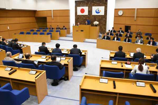 百条委員会の調査報告書を受けた市の対応方針について説明が行われた議員研究会