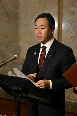 危険運転致死傷罪の見直しに向け、法制審議会への諮問を表明する鈴木法相＝28日午前、国会