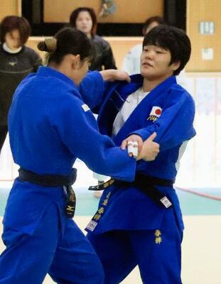 　柔道のＧＳ東京大会に向け練習する嘉重春樺＝味の素ナショナルトレーニングセンター
