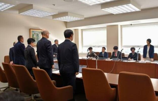 　東京電力柏崎刈羽原発に関する一般会計補正予算案を可決した新潟県議会の常任委員会＝１９日午前