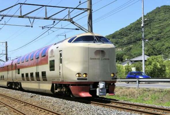 東京と高松を結ぶ寝台特急「サンライズ瀬戸」=高松市