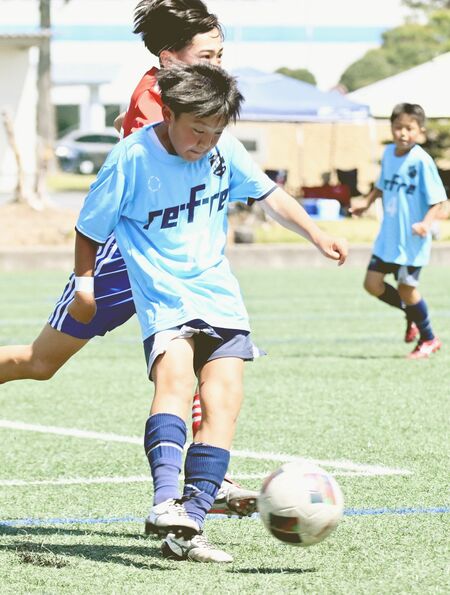 第１節　ＴＥＡＭリフレＳＣ－ＦＣ　ＶＡＬＯＮ戦　前半11分、ＴＥＡＭリフレＳＣ・大森がシュートを決める＝ホンダヒート・グリーンスタジアムサブグラウンド