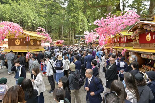 花家体が結集しにぎわう境内