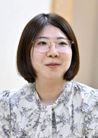 　西山朋佳女流三冠