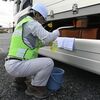 真岡の国道294号で軽油抜き取り調査　不正軽油撲滅へ、栃木県税事務所など