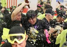 ビールかけ「活躍に準じて」