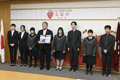 絵本制作、市に寄贈