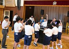 「イエーイ」音楽最高♪