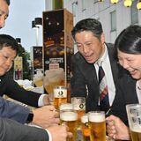 冷えたビールで一足早い夏気分　東武宇都宮百貨店屋上にビアガーデンオープン