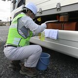 真岡の国道294号で軽油抜き取り調査　不正軽油撲滅へ、栃木県税事務所など