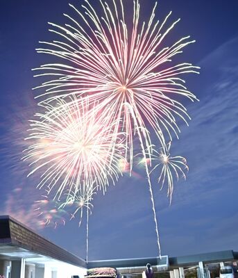 鹿沼７２カントリークラブから打ち上げられた花火（６秒間露光）