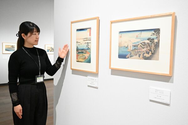 名作「東海道五拾三次」と「五十三次名所図会」が並ぶ大広重展