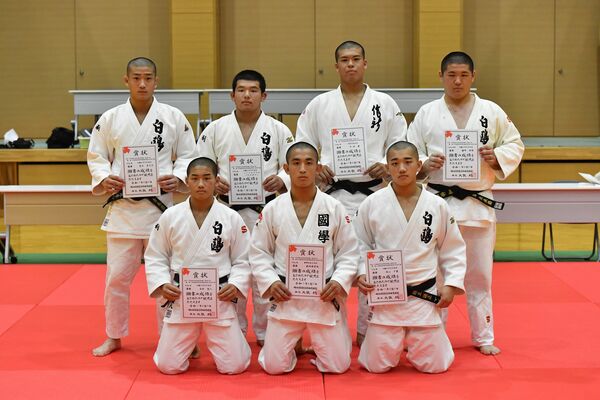 男子の各階級優勝者