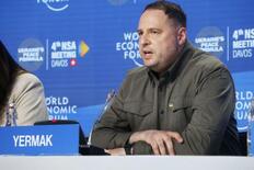 【ゼレンスキー政権の試練】豪腕裏目、絶頂から転落