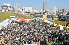 宇都宮餃子祭り開幕　ＬＲＴ開業など祝い５日まで　24店舗が出店