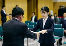 比例当選者176人に証書付与