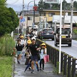 那須塩原、埼玉小など８校通常登校再開　クマ重傷事故で保護者送迎　２週間ぶりの徒歩通学