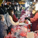 宇都宮の初市、大にぎわい　露店300軒、歩行者天国に