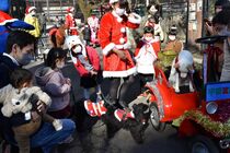 宇都宮動物園でクリスマスパレード