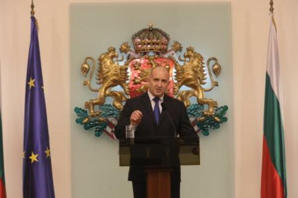 　１９日、ブルガリアの首都ソフィアで、辞任を表明するラデフ大統領（ＡＰ＝共同）