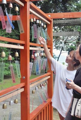 唐澤山神社の境内に飾られた天明鋳物の風鈴