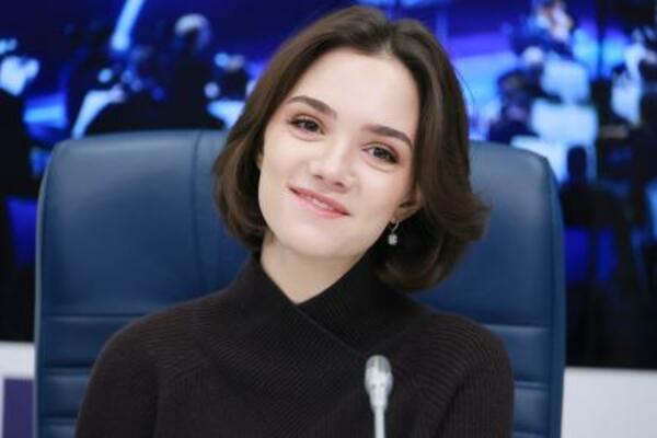 　１０日、モスクワで記者会見したエフゲニア・メドベージェワ（タス＝共同）