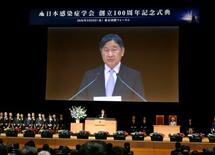 両陛下、感染症学会式典に出席
