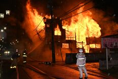 さくらで店舗など３棟全焼