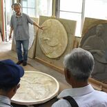 盗難被害の芳賀「ロマンの碑」　復元制作の情熱に触れる　作家藤原さん陶房…