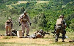 在沖米軍、射撃訓練を報道公開