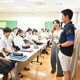 宇都宮東高付属中で教員３人生理痛を疑似体験　「冷や汗止まらない」　生徒も参加、悩む人への思いやりを