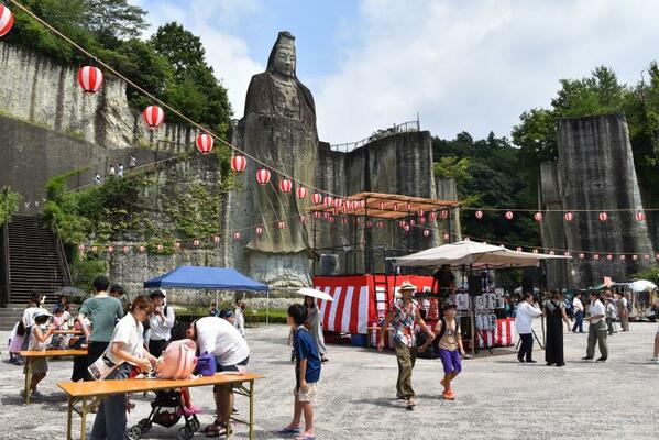 親子連れなどが足を運んだ「大谷夏祭り」。大谷地区は官民一体で活性化策が進む