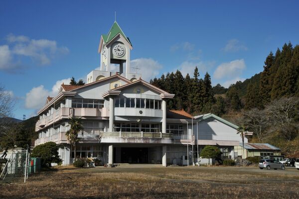 上都賀郡市医師会付属准看護学校が入る旧久我小
