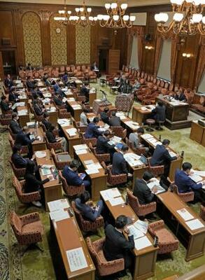 　開かれた衆院予算委の中央公聴会＝１０日午前、国会