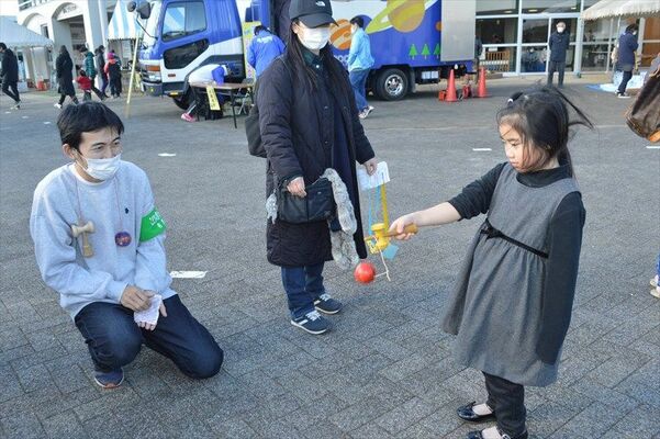 佐野市こどもの国で開かれた新春正月遊び大会