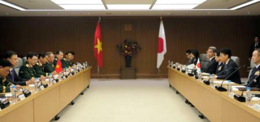 防衛省で開かれた日ベトナム防衛相会談=13日午後