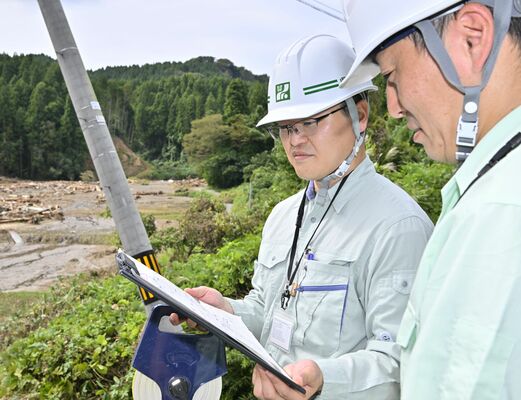 豪雨被害も受けた被災地で復旧事業に取り組む浅沼さん＝30日午前10時45分、石川県輪島市門前町、磯真奈美撮影